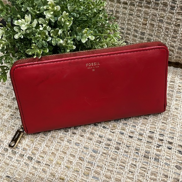Fossil Zip Around Wallet Red Leather - Picture 2 of 12